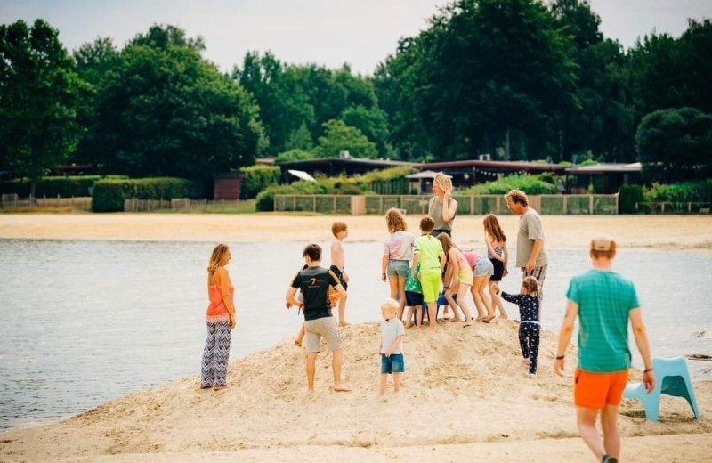 Kinderen op ermerstrand